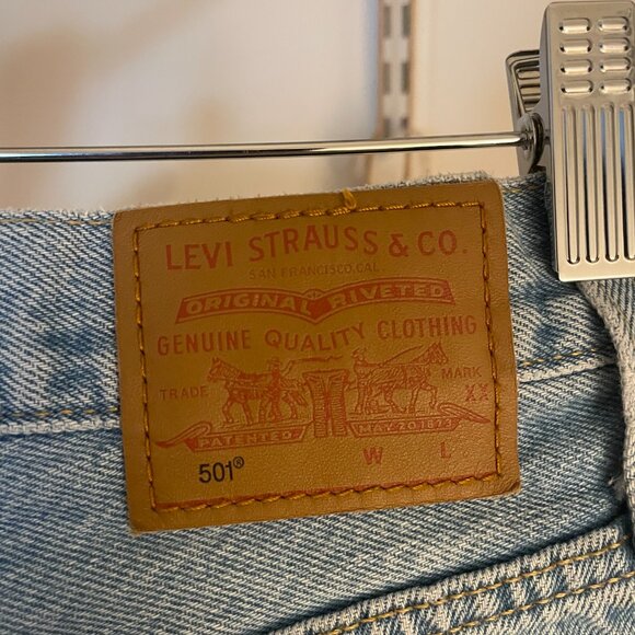 Levi's 501 Shorts - Picture 3 of 5